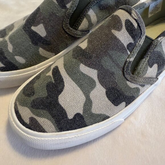 SIZE 7 Tommy Bahama Green Camo Slip On Sneakers - Picture 2 of 10